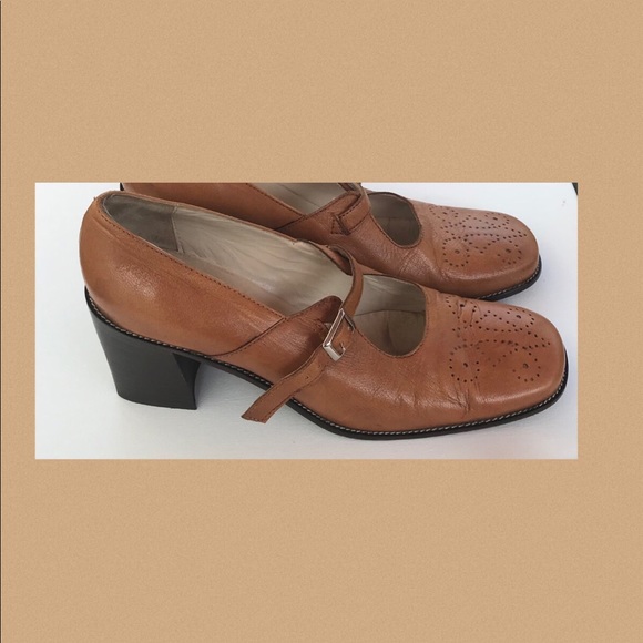 DKNY VINTAGE ITALIAN LEATHER CHUNK HEELS - Picture 4 of 5